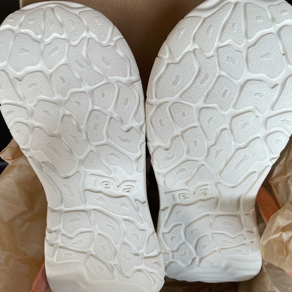 Teva/FP Women’s Peach/Multi Sandals. - Picture 2 of 4